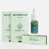 Prodotti Nordic Oil CBD: due confezioni di gomma da masticare al CBD, bottiglia di gocce CBD da 500 mg e balsamo labiale CBD nutriente.