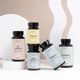 Composizione di bottiglie di integratori Nordic Oil: Vitamina D3, Omega-3, Magnesio, 50+ Complex e Pre & Probiotic, su sfondo bianco.