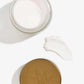 Una confezione aperta con accanto il coperchio della Crema Notte Viso - CBD & Vitamina E e una chiazza di crema pura.