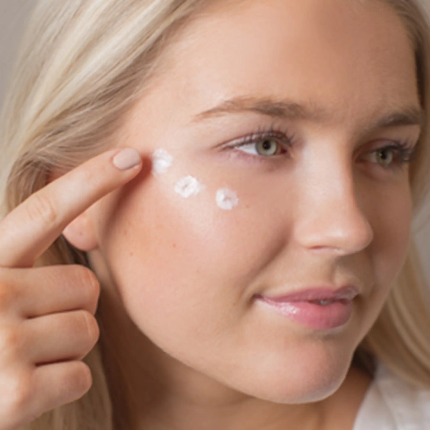 Crema Occhi – CBD & Acido Ialuronico