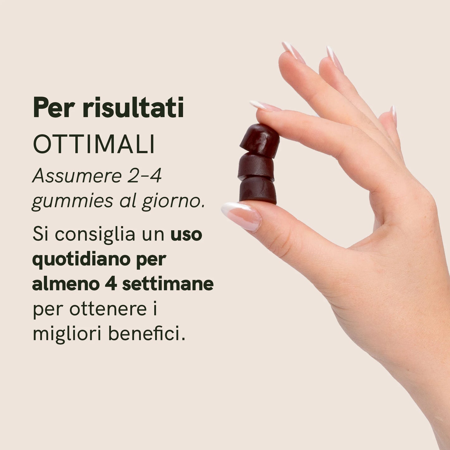 Mano che tiene tre shilajit gommose scure tra le dita