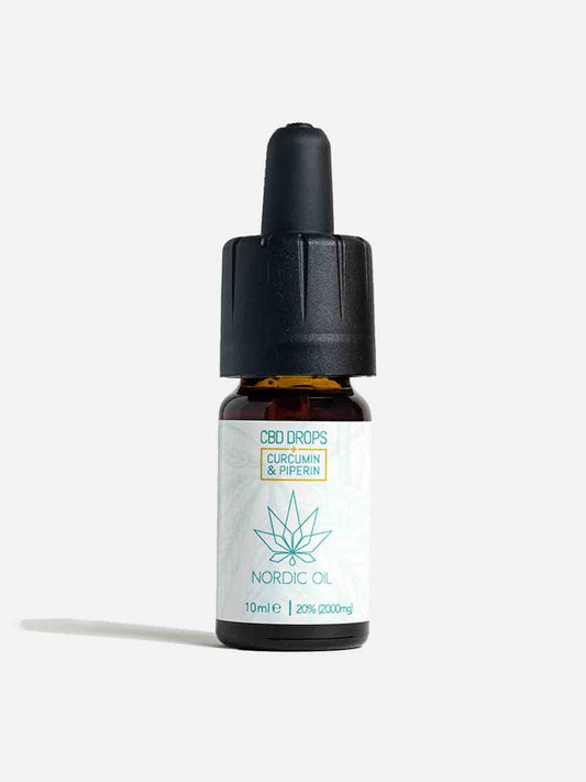 Olio CBD Nordic Oil con contagocce in bottiglia scura, etichetta Curcumin & Piperin